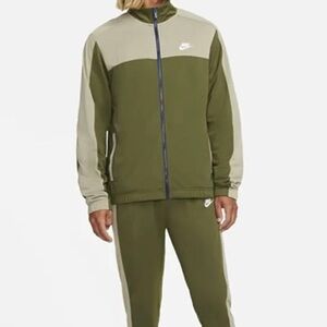 Nike Green and Beige Athletic Set